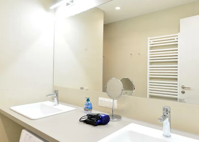 Self-check-in With View & Free Parking Apartamento Viena